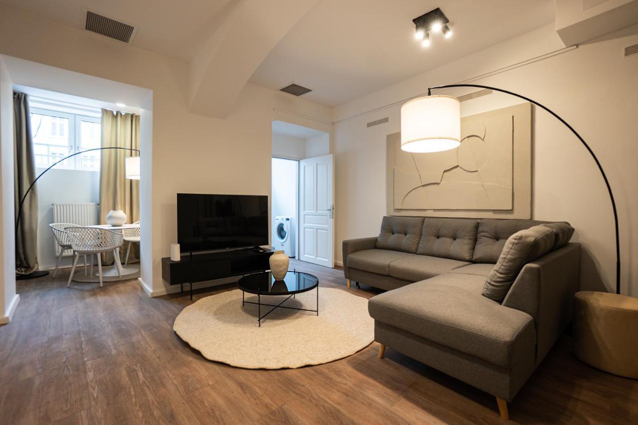 Stylish Apartment With Dedicated Working Space And Super King-Size Bed Located Between City Centre And Donau River Bécs Kültér fotó