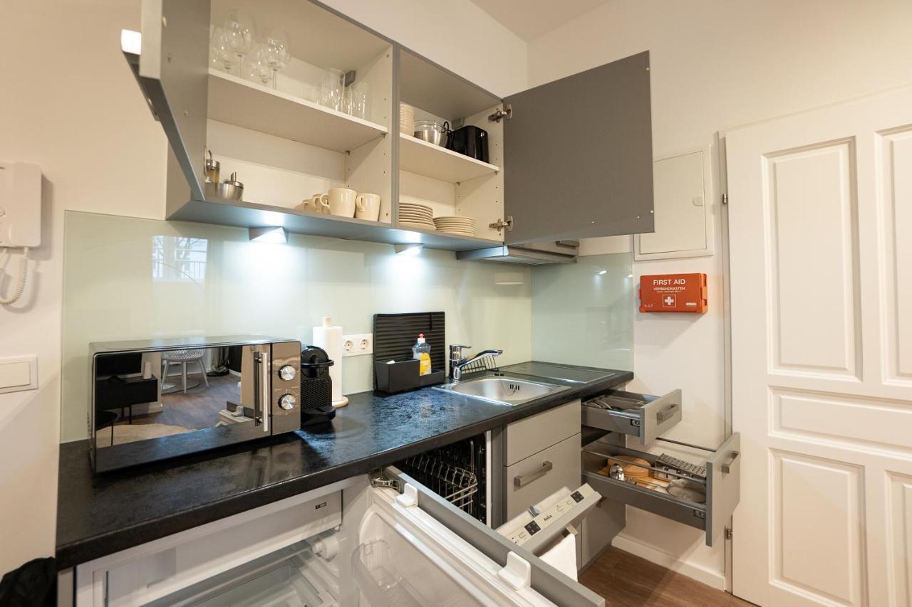Stylish Apartment With Dedicated Working Space And Super King-Size Bed Located Between City Centre And Donau River Bécs Kültér fotó