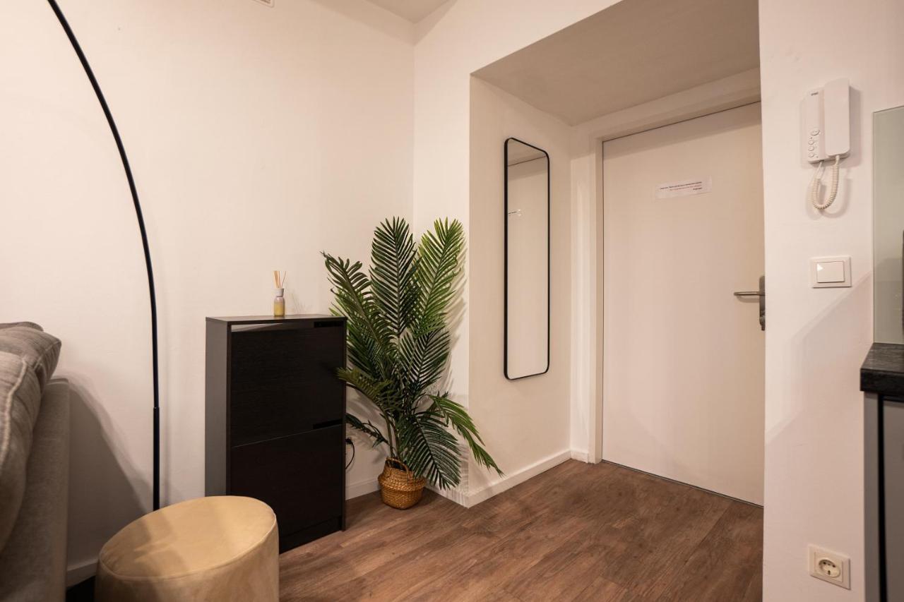Stylish Apartment With Dedicated Working Space And Super King-Size Bed Located Between City Centre And Donau River Bécs Kültér fotó