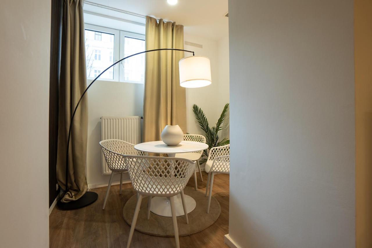 Stylish Apartment With Dedicated Working Space And Super King-Size Bed Located Between City Centre And Donau River Bécs Kültér fotó