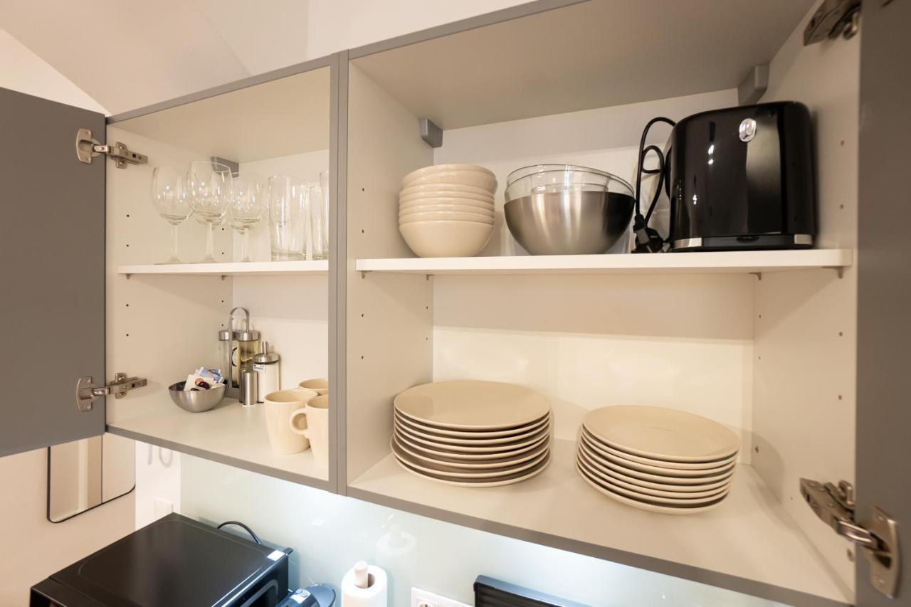 Stylish Apartment With Dedicated Working Space And Super King-Size Bed Located Between City Centre And Donau River Bécs Kültér fotó