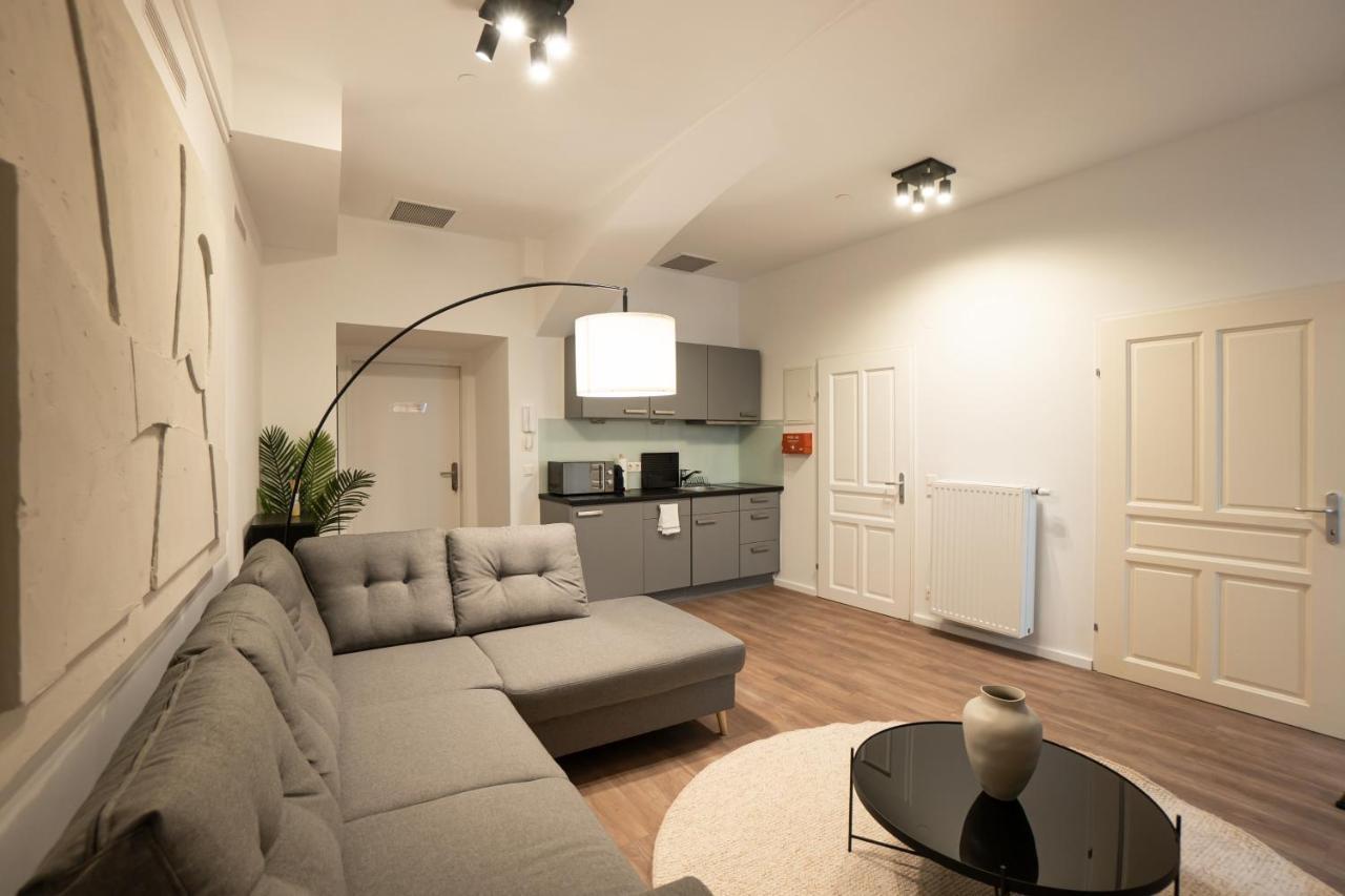 Stylish Apartment With Dedicated Working Space And Super King-Size Bed Located Between City Centre And Donau River Bécs Kültér fotó