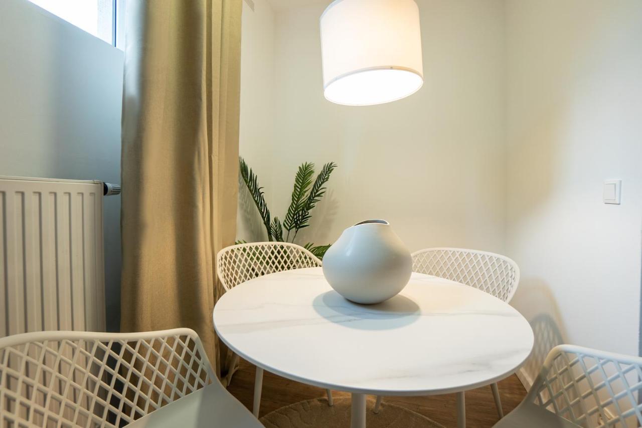 Stylish Apartment With Dedicated Working Space And Super King-Size Bed Located Between City Centre And Donau River Bécs Kültér fotó
